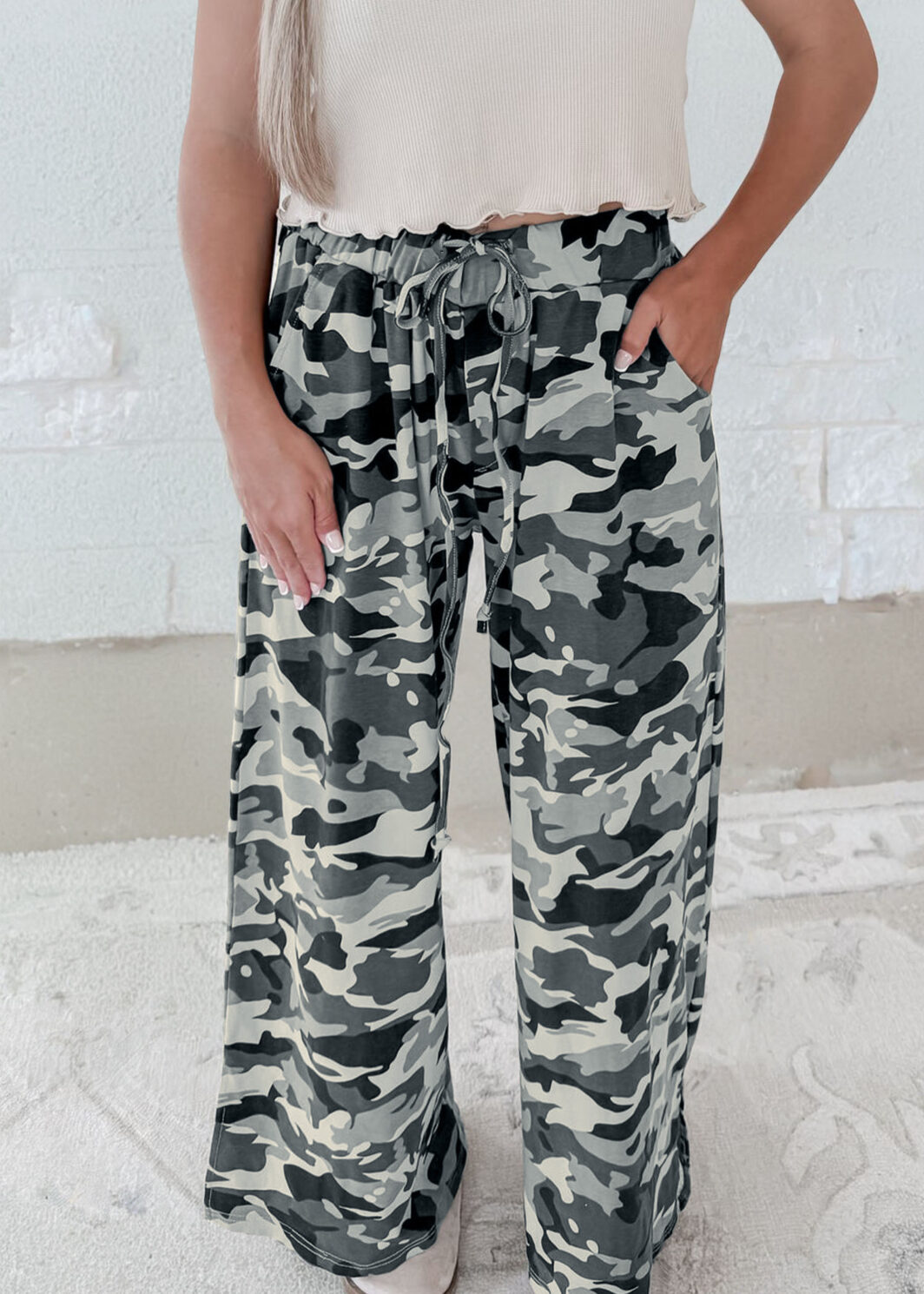 Green Camouflage Print Drawstring Casual Pants